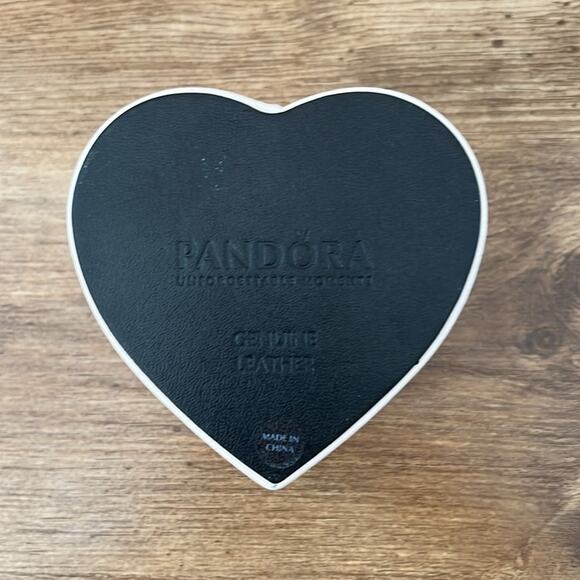 Pandora Heart Shape Leather 2 Tier Jewelry Box - Picture 9 of 10